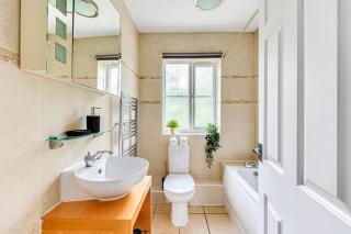 Shenley House - Excellent Location - Driveway Parking, Self-Check-In, TVs in Bedrooms and Fast Wifi by Yoko Property - Milton Keynes - 7