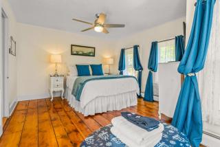 Coastal Victorian Home Walk to Downtown - 9