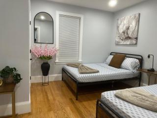 85a Charming Boston Base, 3BR, 2BA Ideal for Families - Boston - 1