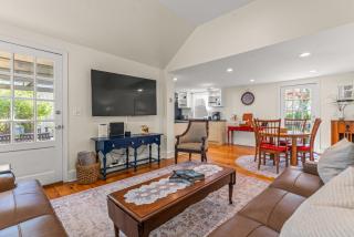 Charming 4BR Victorian Mystic Downtown - Groton - 9