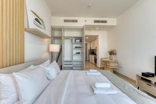 Stylish Studio with Pool, Gym & Tasteful Decor - Dubai - 1