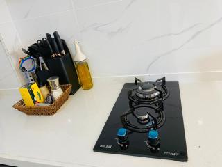 Refined 1BR With King Bd, Pool & Gym in Kileleshwa - Gatunga - 2