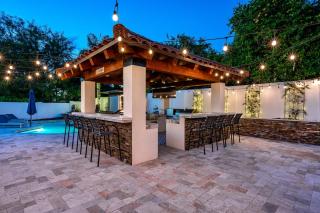 Outdoor retreat games and fitness room make for Vacation Vibes - Phoenix - 3