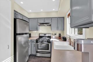 5 Bedroom 4 Bath Zilker Villa Big Yard in Zilker Barton Hills - Austin - 4