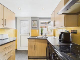 2-Bed Cheltenham Town Centre Kings Row - Free Permit Parking - 1