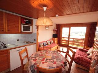 Studio cabine avec balcon plein sud, 5 couchages, animaux tolérés, casier à skis - FR-1-293-129 - Les Saisies - 0
