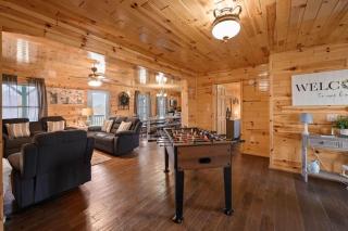 Log Cabin, View, Private 5 Acres, Hot Tub, Firepit, Family Retreat, 4BR 3BA, Sleeps 12 - Sevierville - 3