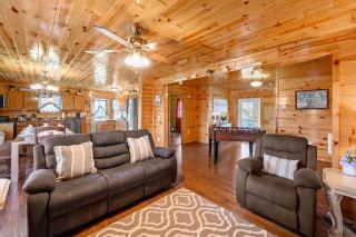 Log Cabin, View, Private 5 Acres, Hot Tub, Firepit, Family Retreat, 4BR 3BA, Sleeps 12 - Sevierville - 1