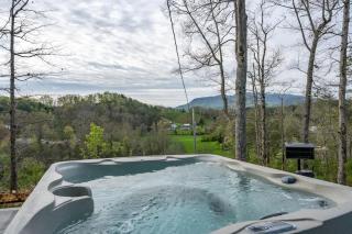 Log Cabin, View, Private 5 Acres, Hot Tub, Firepit, Family Retreat, 4BR 3BA, Sleeps 12 - Sevierville - 8
