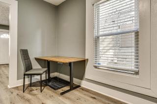 2 Mi to Mass Ave Convenient Townhome with Yard! - Indianápolis - 1