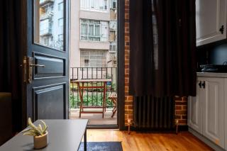 Charming 1BR Flat with Balcony In Cihangir - Istanbul - 6