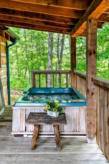 View! Private Studio Cabin,Hot Tub,RELAX,Honeymoon - Sevierville - 1