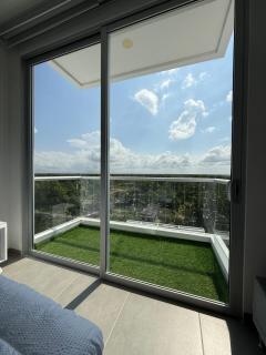 Beautiful Oceanfront Apartment - 9
