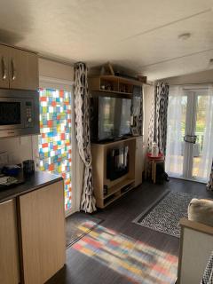 Lovely Caravan With Large Decking Near To The Norfolk Broads Ref 12109B - Lowestoft - 9