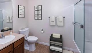 LALAs House- 1br with Free Parking, Pool and Sauna - Los Angeles - 7