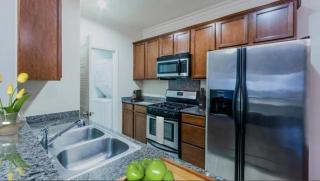 LALAs House- 1br with Free Parking, Pool and Sauna - Los Angeles - 4