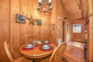 View! Cozy, Private, Fireplace, Hot Tub Log Cabin, Honeymoon! - 2