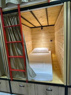 Queen-V Hostel - Valona - 8