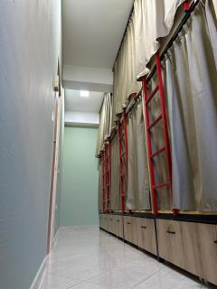 Queen-V Hostel - Valona - 6