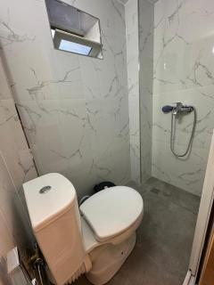 Queen-V Hostel - Valona - 5