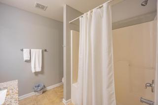 Charming Gray Home- 5 mins from GSU! - 2