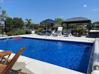 The Grand River Retreat heated pool - Belle River - 0