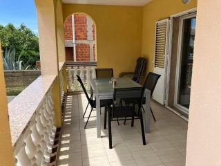 Apartment Bella 1 - Povljana - 8