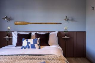 Stunning Waterfront, Wood Fired Hot Tub, Projector & Log Burner - Christchurch - 6