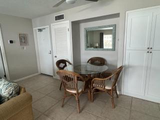 Beachfront Condo! Gulf View From All Rooms, Pool, Chairs Provided - Siesta Key - 3