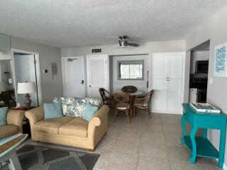 Beachfront Condo! Gulf View From All Rooms, Pool, Chairs Provided - Siesta Key - 4