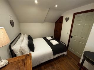 Christmas Cottage - - 3