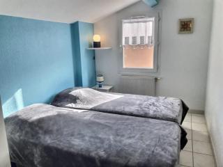 Confortable pavillon avec jardin à 900m de la plage - 2