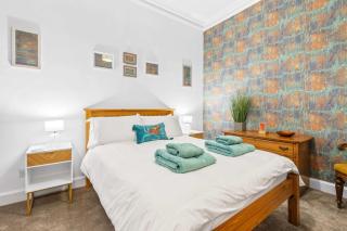 Modern 2BR Apt - Central Argyll Square Views - Oban - 9