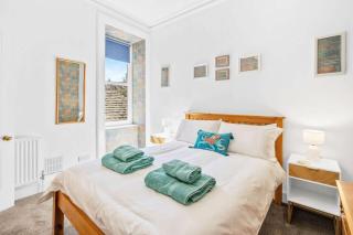 Modern 2BR Apt - Central Argyll Square Views - Oban - 2