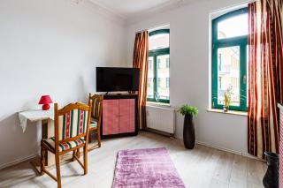 Gemütliches Zuhause 2-Zimmer-Ferienwohnung mit Geschirrspüler & Balkon für bis zu 4 Personen - Leipzig - 3