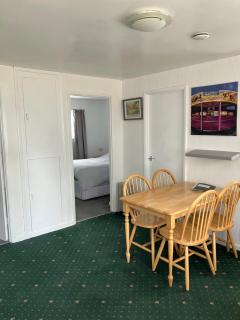 Cosy 2 Bed chalet Florida Holiday Park, Hemsby - 7