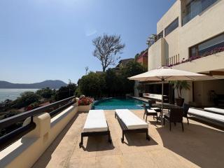 Luxury with Lake View, Pool, Jacuzzi & Gym - Valle de Bravo - 4
