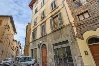 Signoria Tower Apartment - 9
