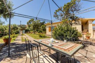 Green Oasis - 2 Min Walk from Cala Girgolu - 2
