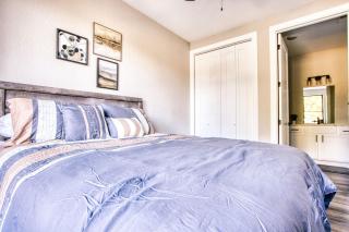 Vacation Together at Our 2 Condos Providing 6 Bedroom Suites - Osage Beach - 2