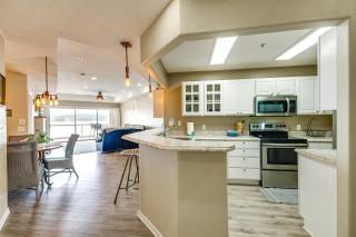 Waterfront Lake Ozark Condo with Pool Access - Lake Ozark - 5