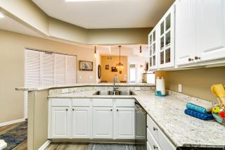 Waterfront Lake Ozark Condo with Pool Access - Lake Ozark - 3