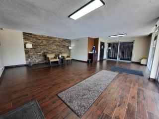 Americas Best Value Inn Moline - Moline - 4