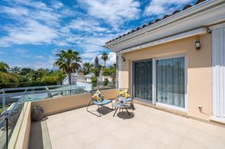 Beachfront Villa with Sea Views & Private Pool - Marbella - 2