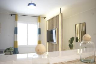 Al Motameyez Stylish 2BR Retreat with Private Garden - Città del 6 ottobre - 2