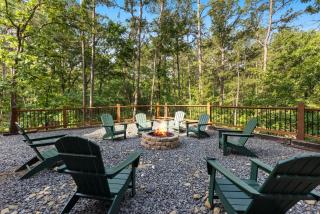 Cozy Luxe Cabin Hot Tub plus Firepit - 8