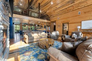 Cozy Luxe Cabin Hot Tub plus Firepit - Broken Bow - 2