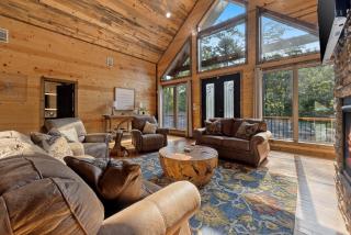 Cozy Luxe Cabin Hot Tub plus Firepit - Broken Bow - 1