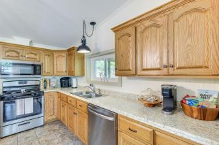 Walk to River Loudonville Retreat with Hot Tub! - Loudonville - 3