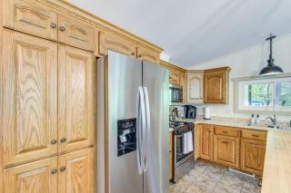 Walk to River Loudonville Retreat with Hot Tub! - 2